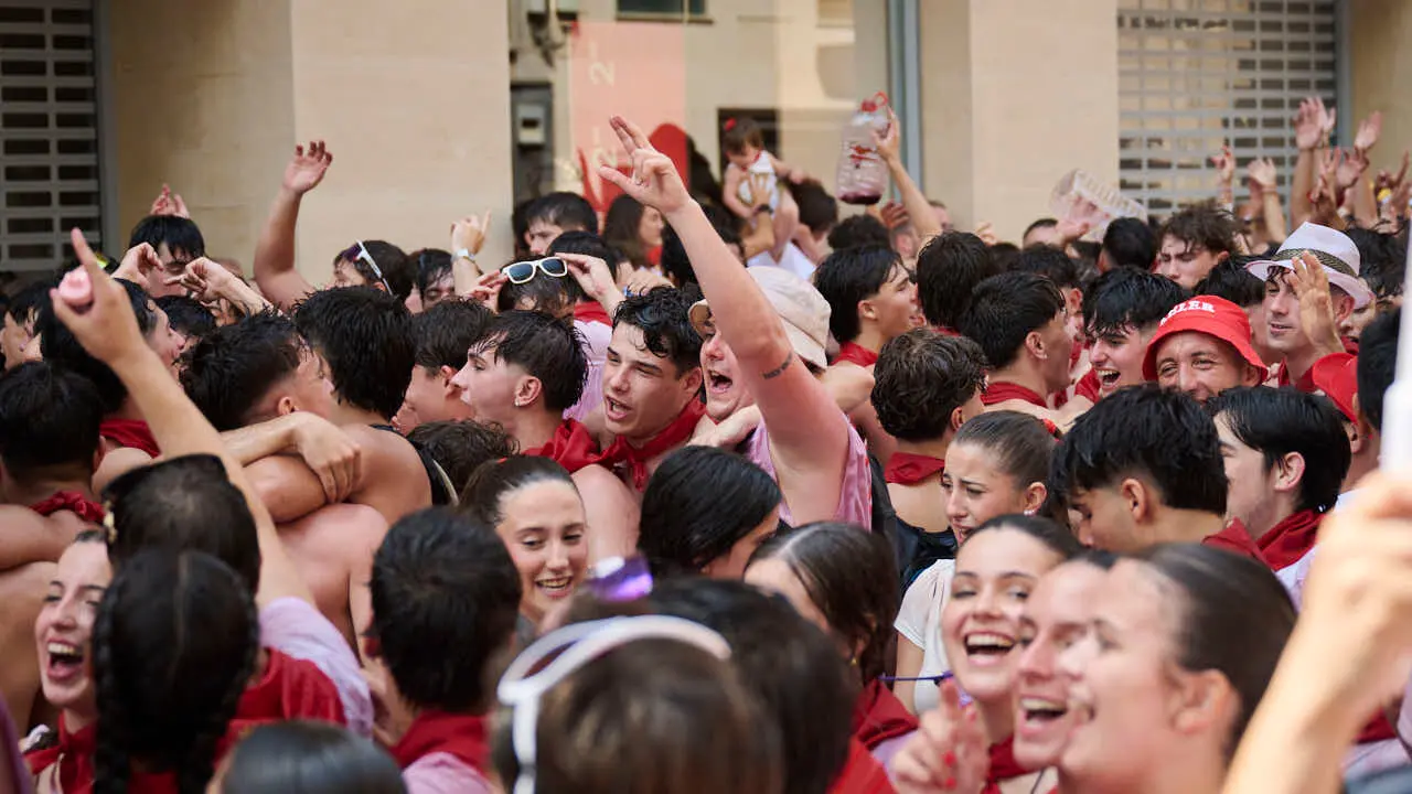 Cohete anunciador de las fiestas de Tudela 2026 en honor a Santa Ana. PABLO LASAOSA