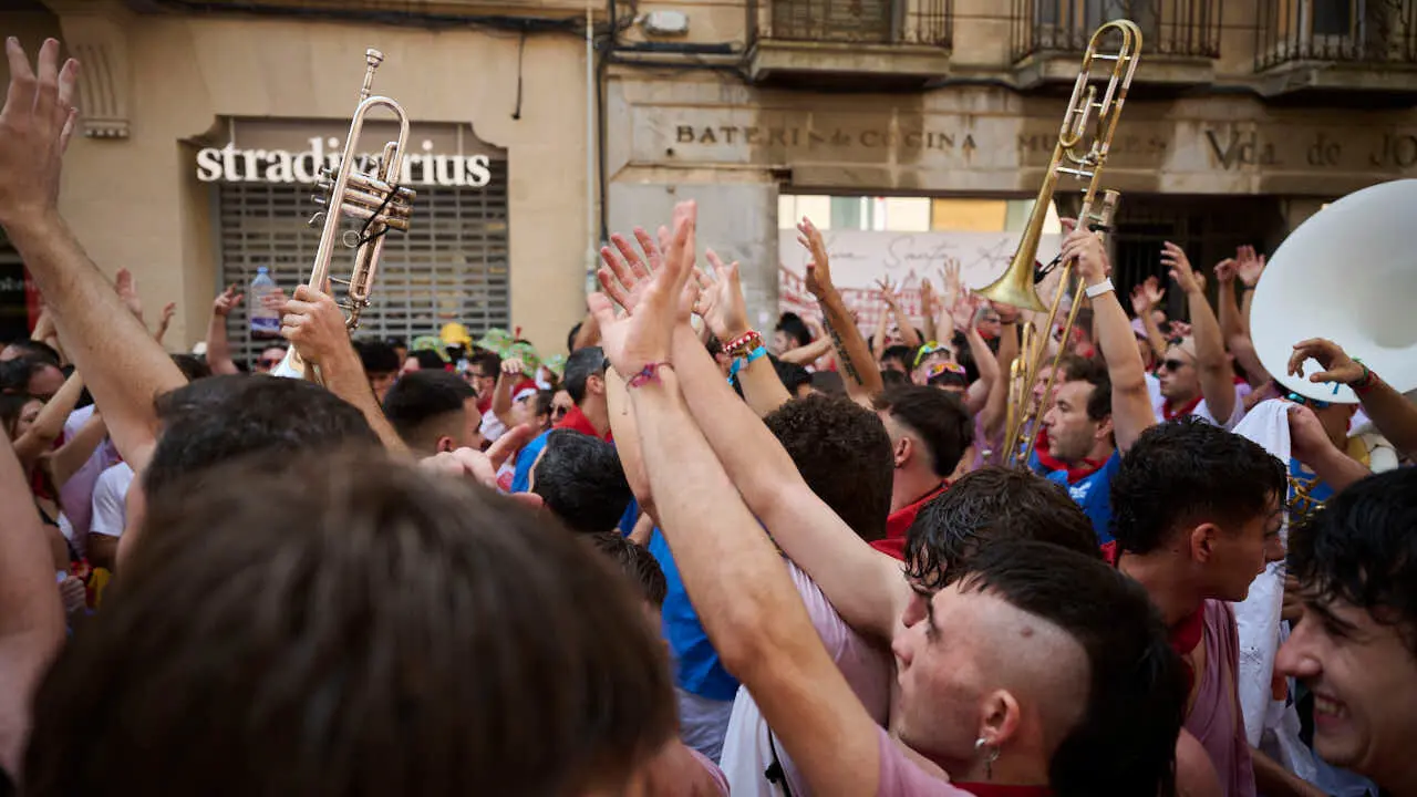 Cohete anunciador de las fiestas de Tudela 2026 en honor a Santa Ana. PABLO LASAOSA