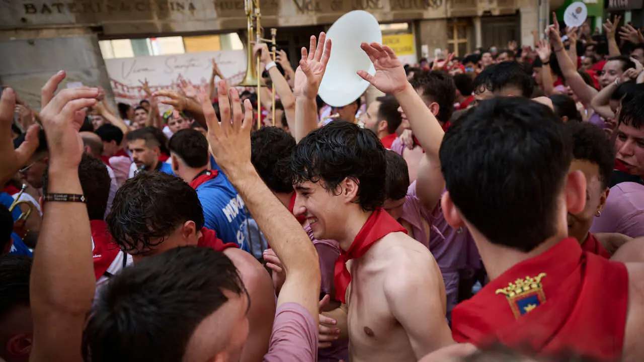 Cohete anunciador de las fiestas de Tudela 2026 en honor a Santa Ana. PABLO LASAOSA