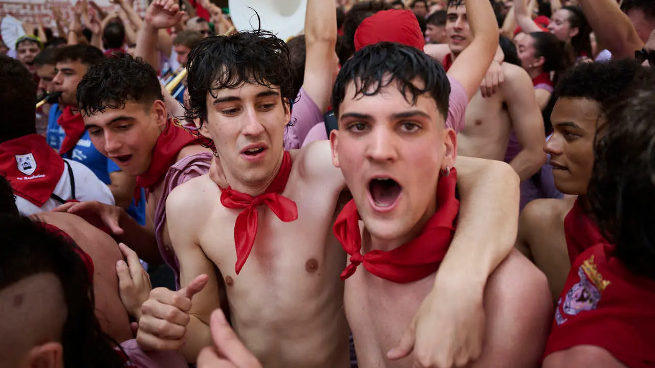 Cohete anunciador de las fiestas de Tudela 2026 en honor a Santa Ana. PABLO LASAOSA