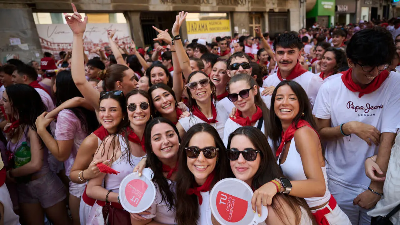 Cohete anunciador de las fiestas de Tudela 2026 en honor a Santa Ana. PABLO LASAOSA