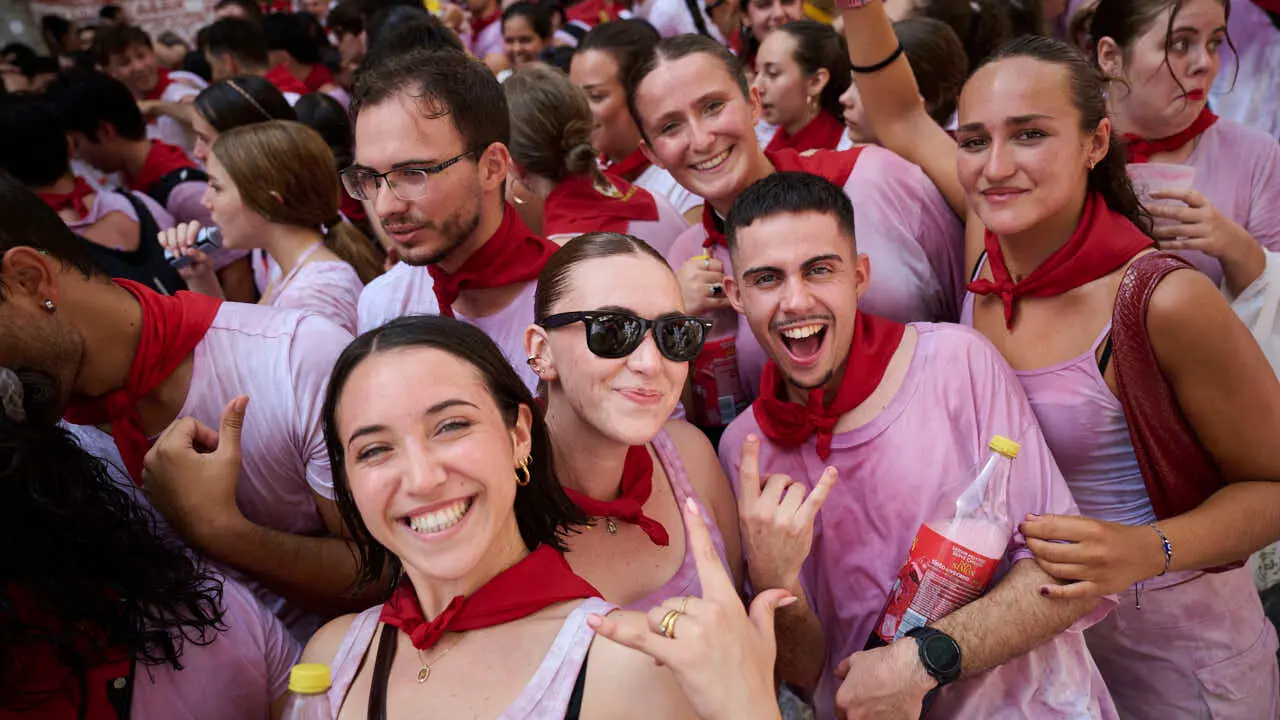 Cohete anunciador de las fiestas de Tudela 2026 en honor a Santa Ana. PABLO LASAOSA