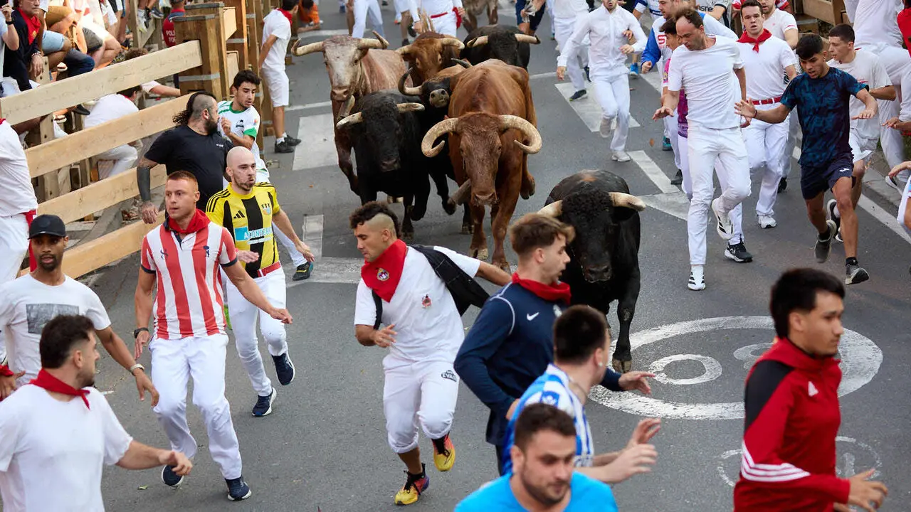 Primer encierro de las Fiestas de Tudela 2026. I&Ntilde;IGO ALZUGARAY