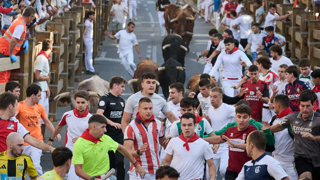 Tercer encierro de fiestas de Tudela 2026 con toros de Ojali&eacute;n. PABLO LASAOSA