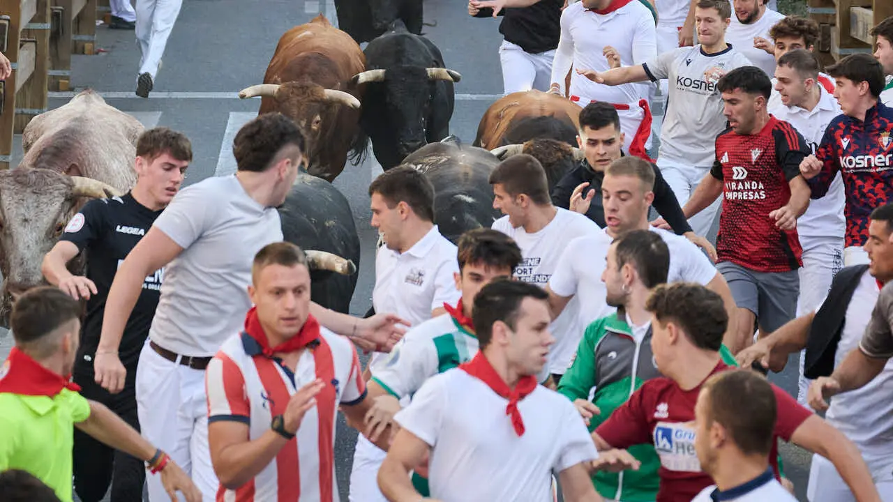 Tercer encierro de fiestas de Tudela 2026 con toros de Ojali&eacute;n. PABLO LASAOSA