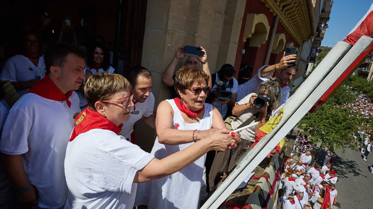 Chupinazo e inicio de las Fiestas de Estella 2026. I&Ntilde;IGO ALZUGARAY