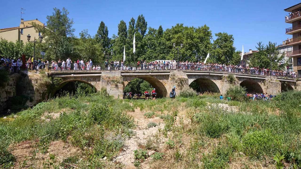 Chupinazo e inicio de las Fiestas de Estella 2026. I&Ntilde;IGO ALZUGARAY