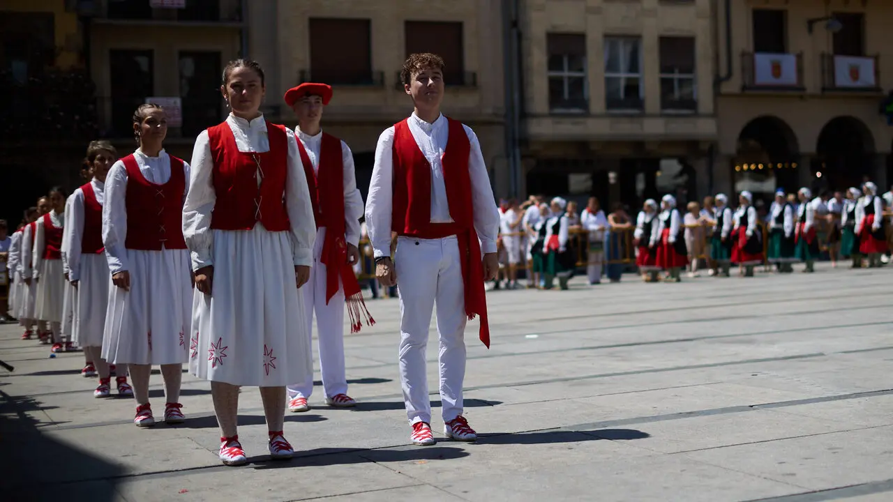 Chupinazo e inicio de las Fiestas de Estella 2026. I&Ntilde;IGO ALZUGARAY