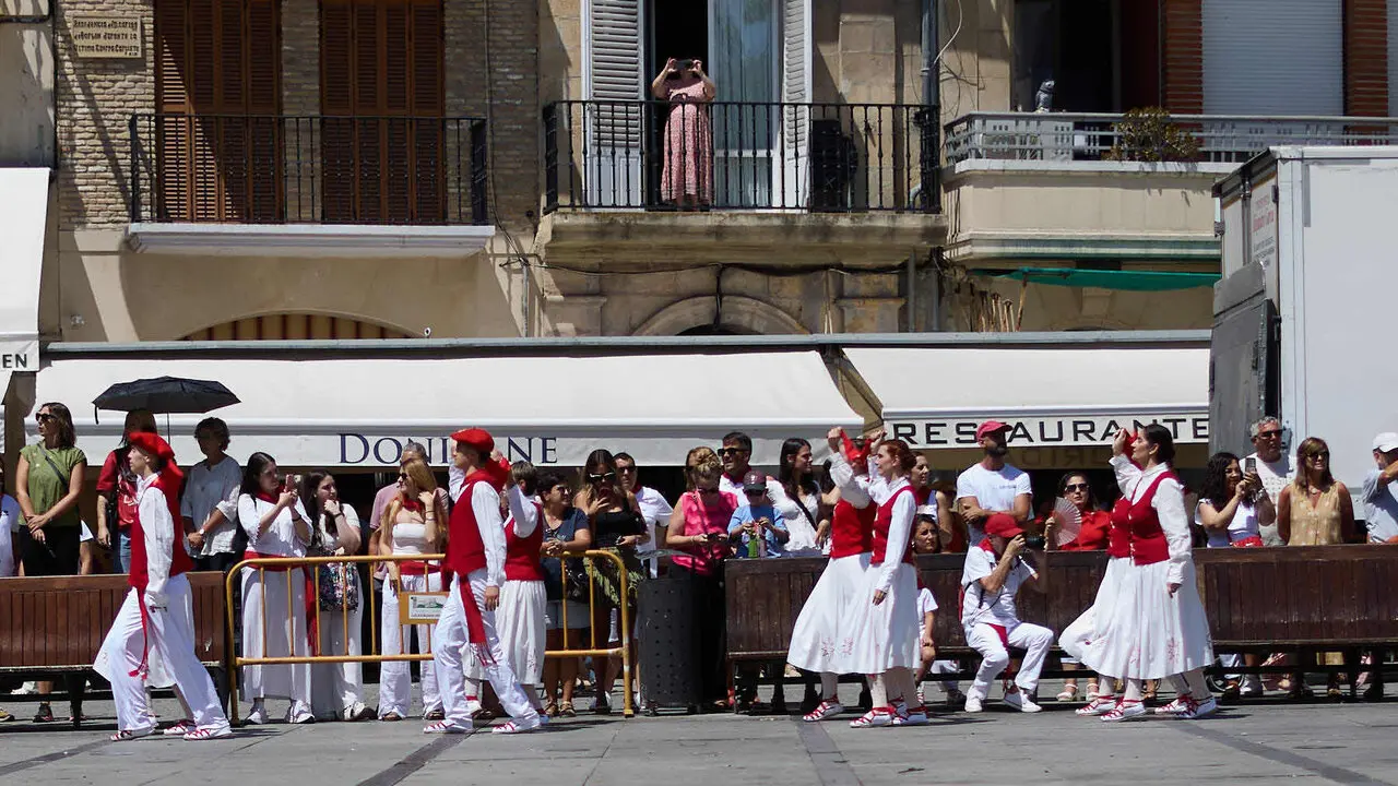 Chupinazo e inicio de las Fiestas de Estella 2026. I&Ntilde;IGO ALZUGARAY
