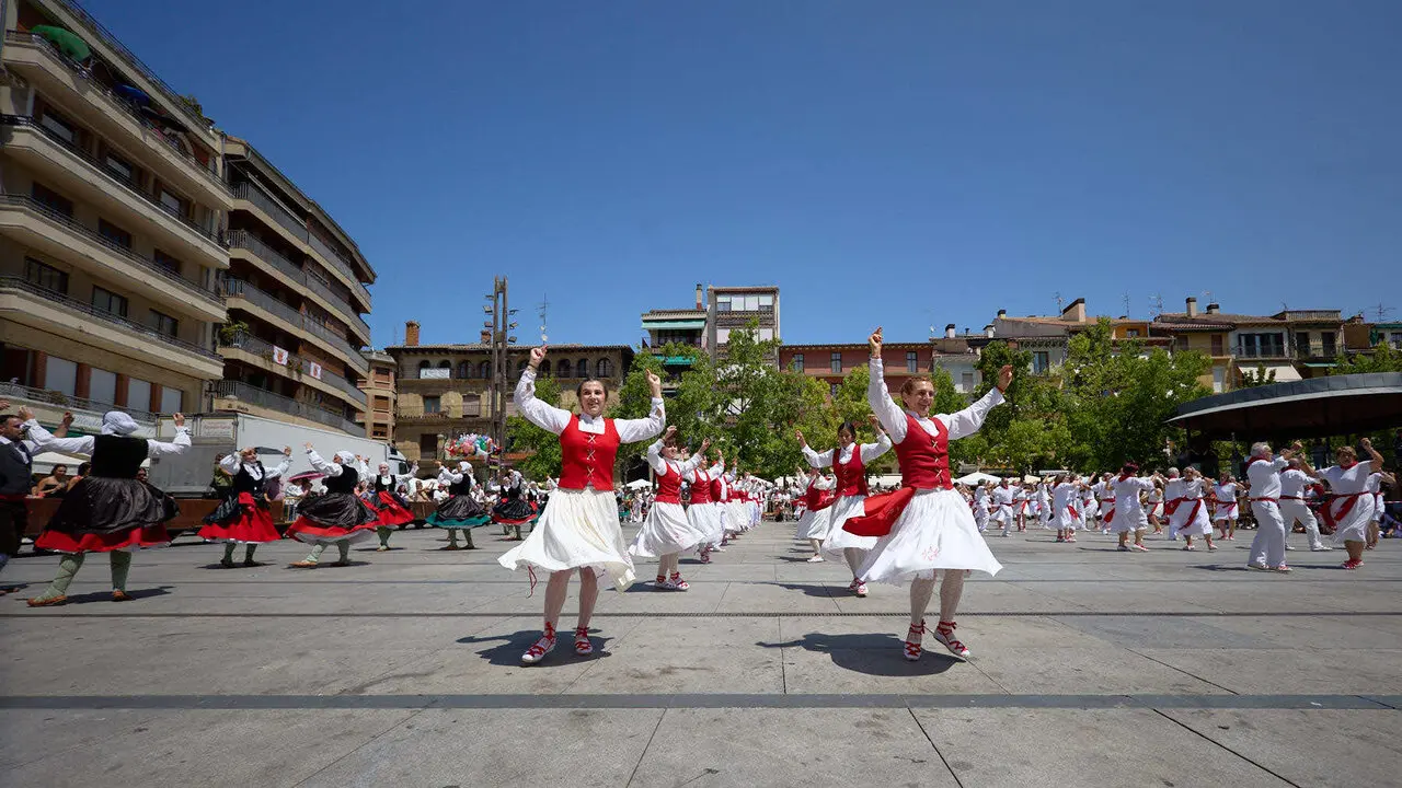 Chupinazo e inicio de las Fiestas de Estella 2026. I&Ntilde;IGO ALZUGARAY