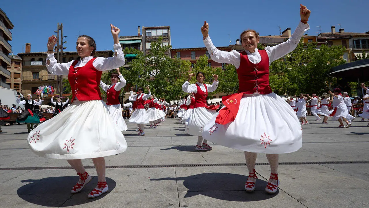 Chupinazo e inicio de las Fiestas de Estella 2026. I&Ntilde;IGO ALZUGARAY