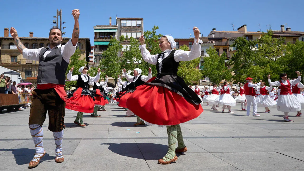 Chupinazo e inicio de las Fiestas de Estella 2026. I&Ntilde;IGO ALZUGARAY