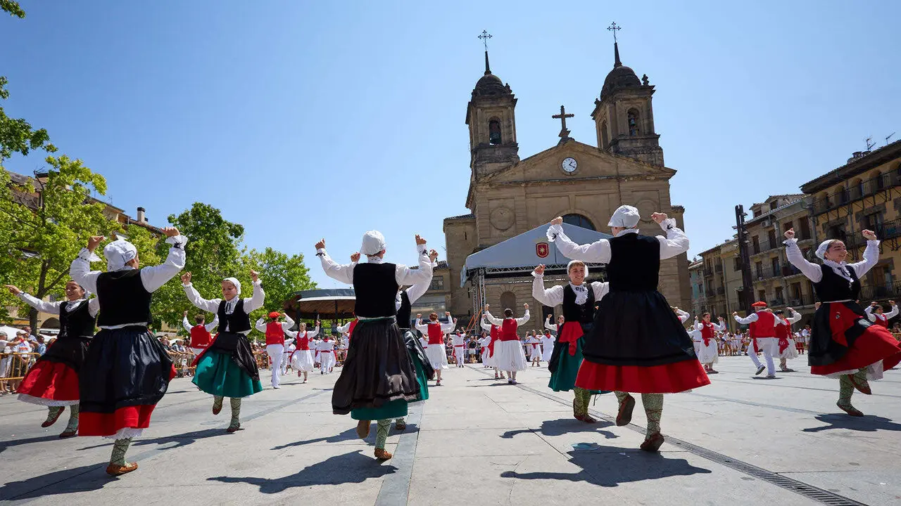 Chupinazo e inicio de las Fiestas de Estella 2026. I&Ntilde;IGO ALZUGARAY