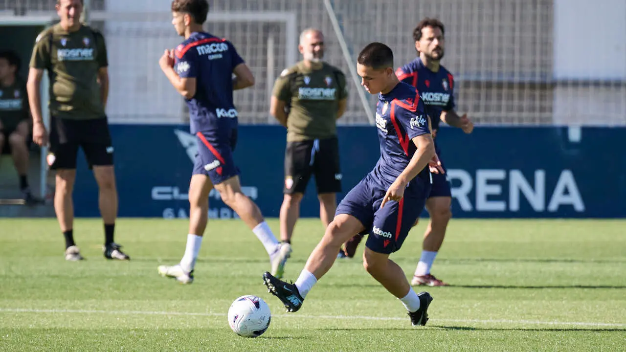 Osasuna entrena en las instalaciones de Tajonar durante la pre temporada 2026. PABLO LASAOSA