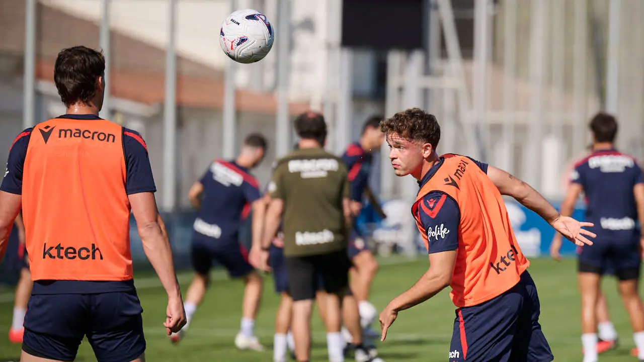 Osasuna entrena en las instalaciones de Tajonar durante la pre temporada 2026. PABLO LASAOSA
