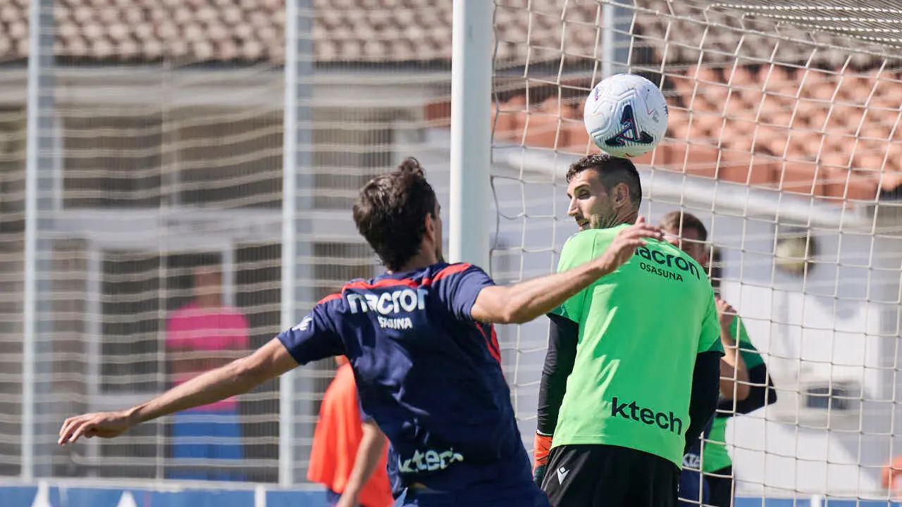 Osasuna entrena en las instalaciones de Tajonar durante la pre temporada 2026. PABLO LASAOSA