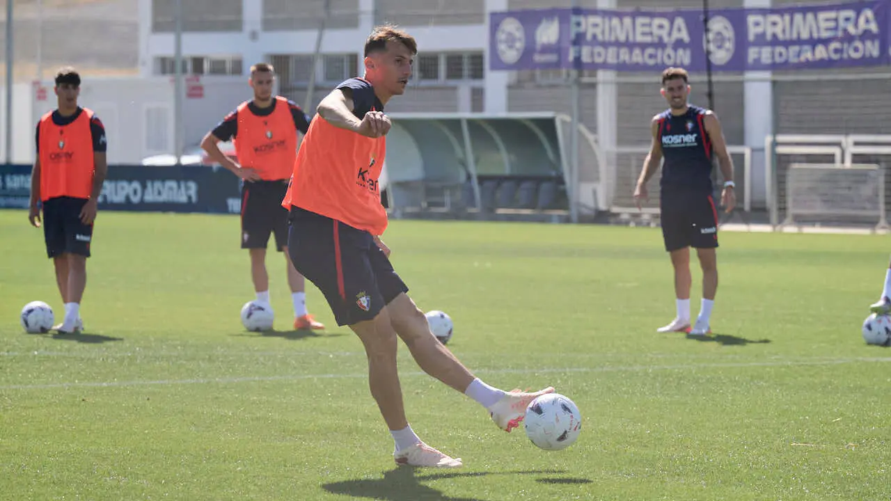 Osasuna entrena en las instalaciones de Tajonar durante la pre temporada 2026. PABLO LASAOSA