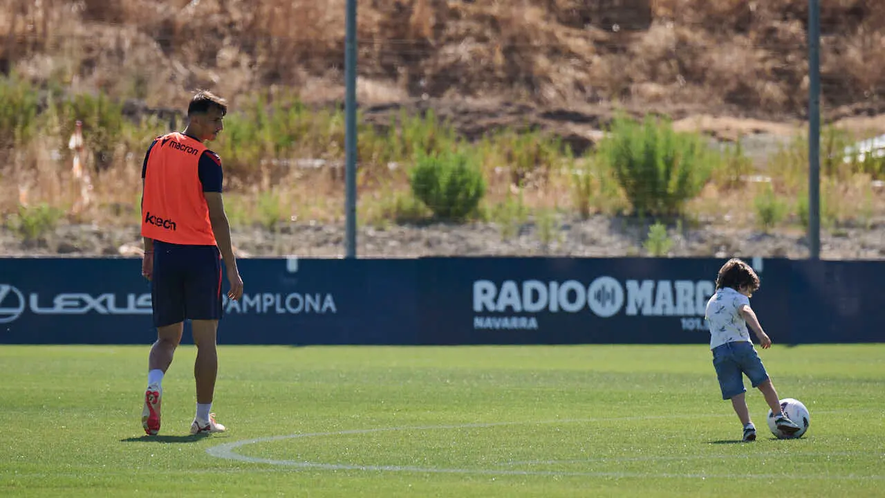 Osasuna entrena en las instalaciones de Tajonar durante la pre temporada 2026. PABLO LASAOSA