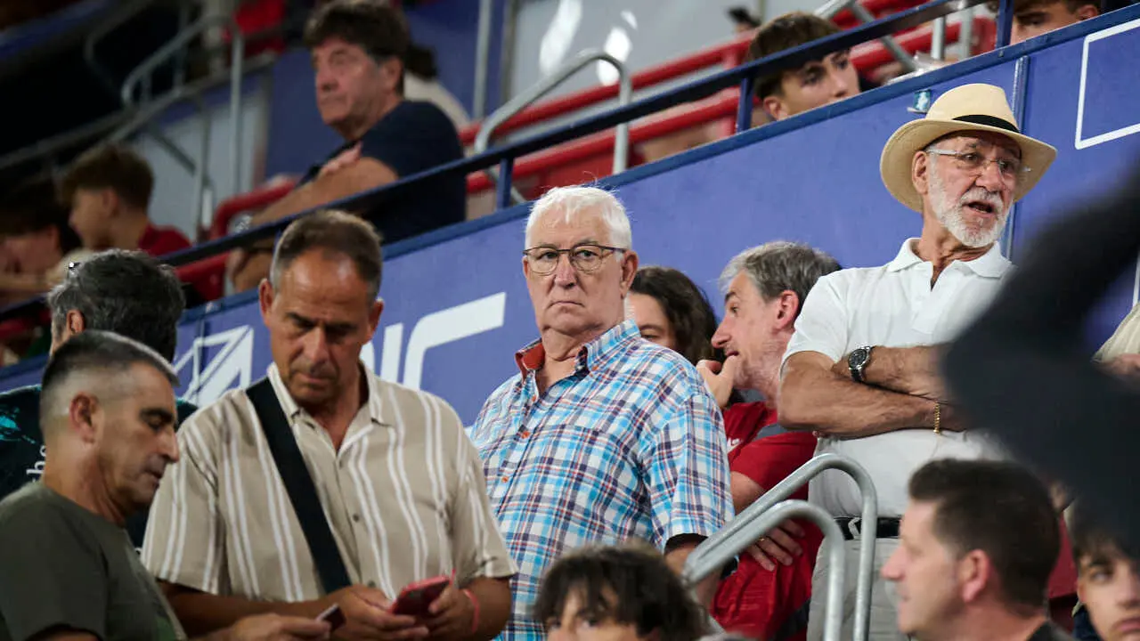 Osasuna se enfrenta al Al-Ain en el Sadar durante la pre temporada 2026-2027. PABLO LASAOSA
