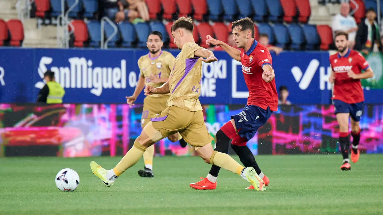 Osasuna se enfrenta al Al-Ain en el Sadar durante la pre temporada 2026-2027. PABLO LASAOSA