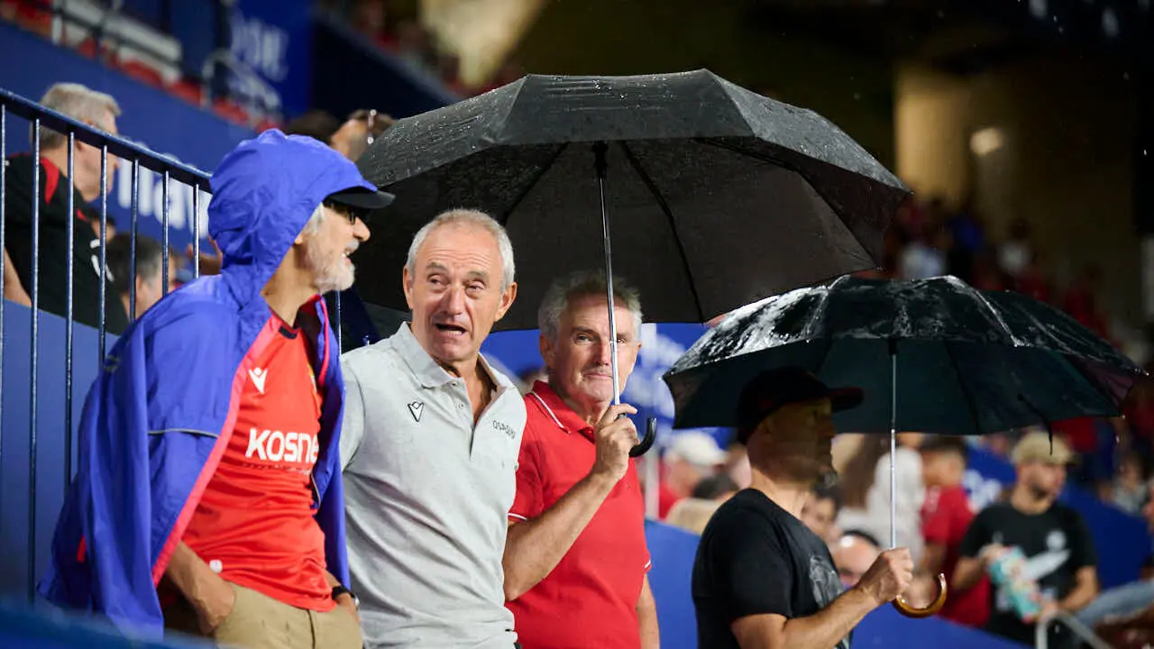 Osasuna se enfrenta al Al-Ain en el Sadar durante la pre temporada 2026-2027. PABLO LASAOSA