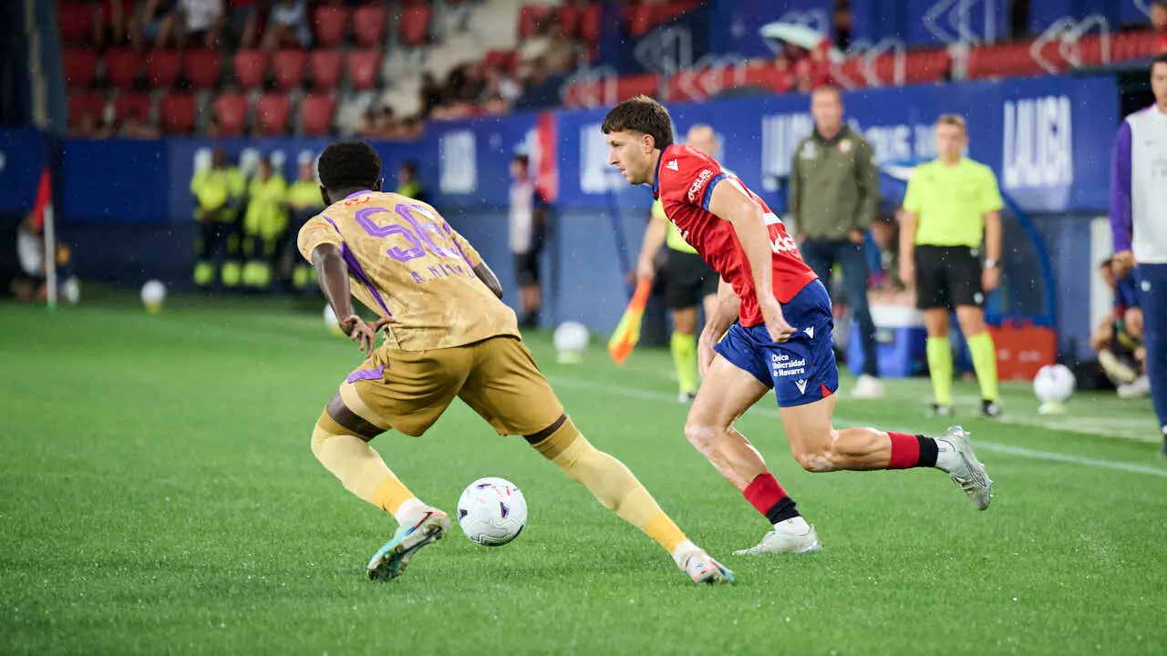 Osasuna se enfrenta al Al-Ain en el Sadar durante la pre temporada 2026-2027. PABLO LASAOSA