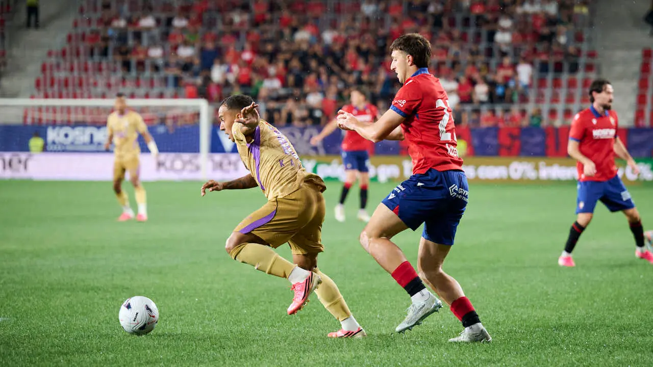 Osasuna se enfrenta al Al-Ain en el Sadar durante la pre temporada 2026-2027. PABLO LASAOSA