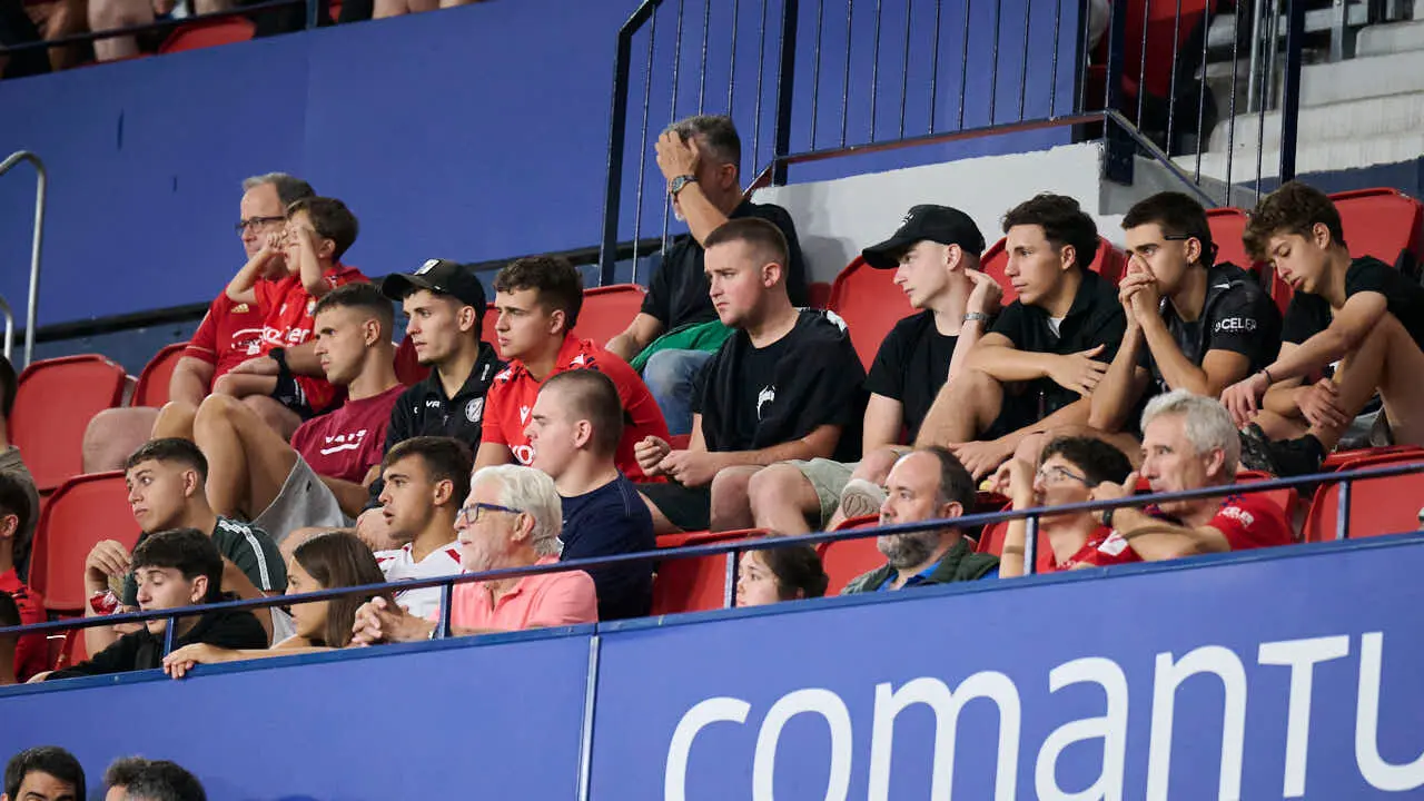 Osasuna se enfrenta al Al-Ain en el Sadar durante la pre temporada 2026-2027. PABLO LASAOSA