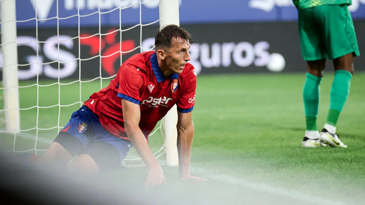 Osasuna se enfrenta al Al-Ain en el Sadar durante la pre temporada 2026-2027. PABLO LASAOSA