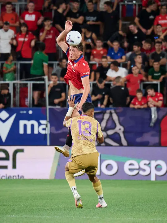 Osasuna se enfrenta al Al-Ain en el Sadar durante la pre temporada 2026-2027. PABLO LASAOSA