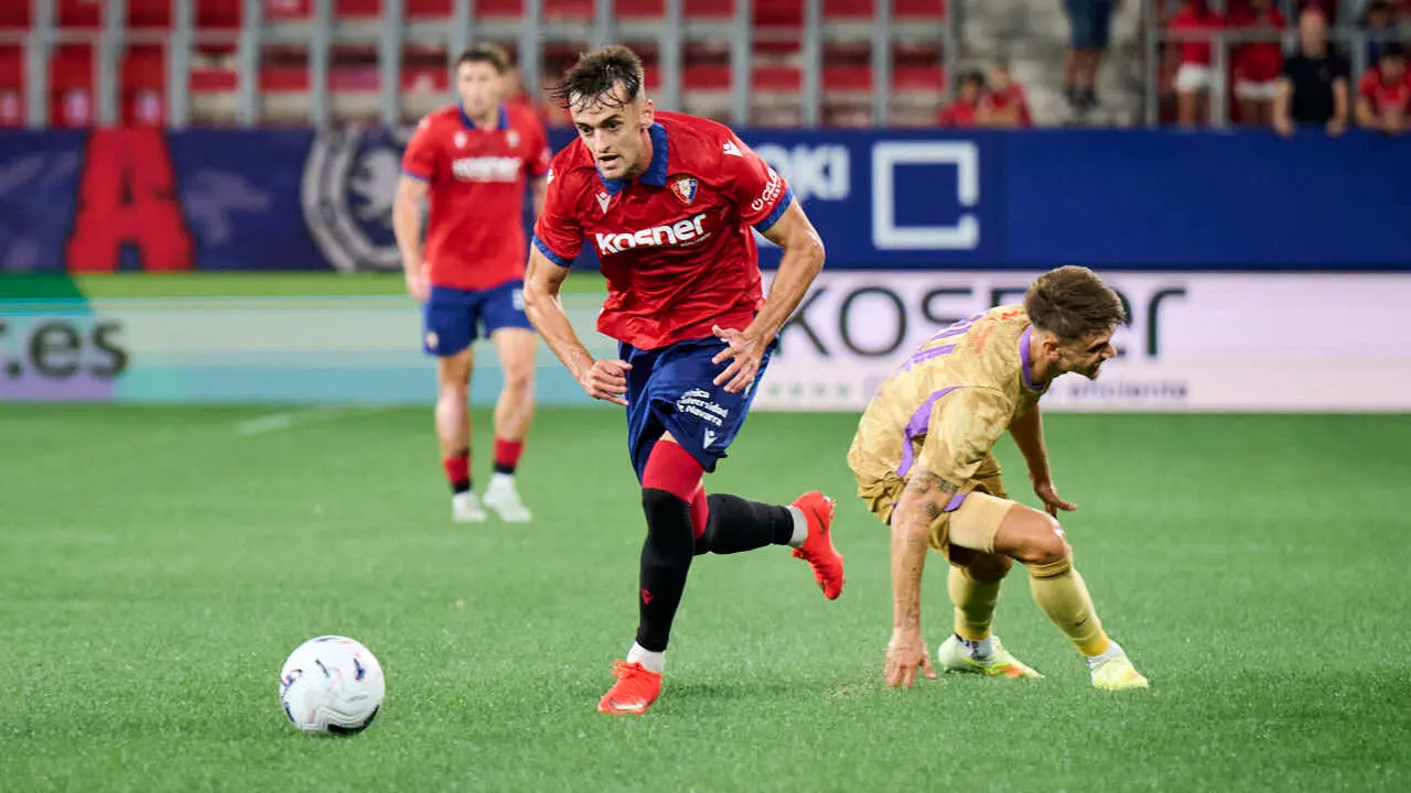 Osasuna se enfrenta al Al-Ain en el Sadar durante la pre temporada 2026-2027. PABLO LASAOSA