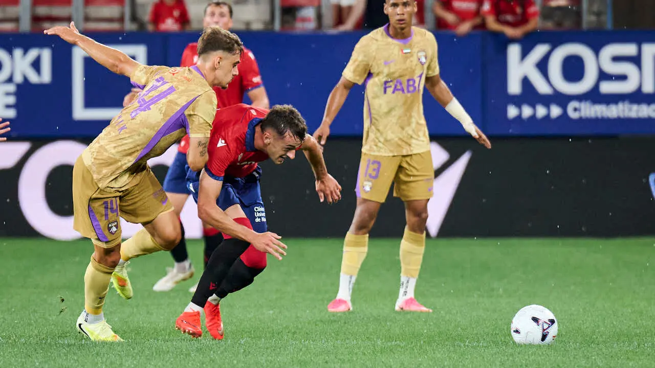 Osasuna se enfrenta al Al-Ain en el Sadar durante la pre temporada 2026-2027. PABLO LASAOSA