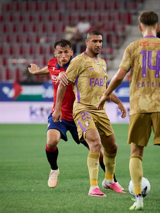 Osasuna se enfrenta al Al-Ain en el Sadar durante la pre temporada 2026-2027. PABLO LASAOSA