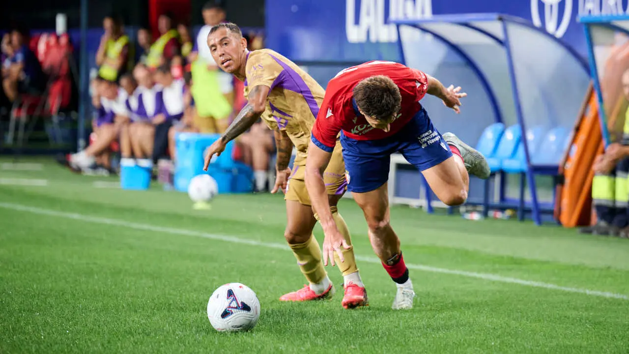 Osasuna se enfrenta al Al-Ain en el Sadar durante la pre temporada 2026-2027. PABLO LASAOSA