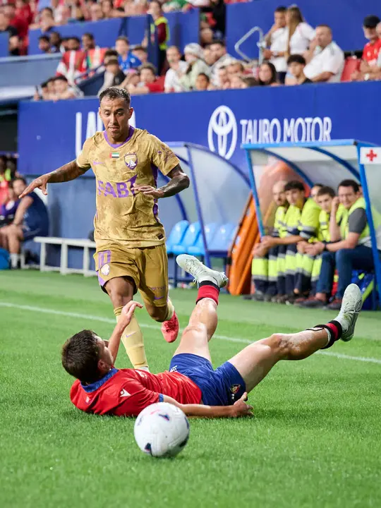 Osasuna se enfrenta al Al-Ain en el Sadar durante la pre temporada 2026-2027. PABLO LASAOSA