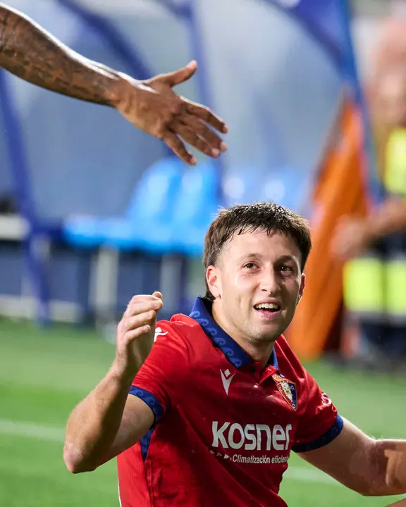 Osasuna se enfrenta al Al-Ain en el Sadar durante la pre temporada 2026-2027. PABLO LASAOSA