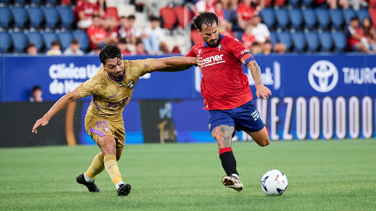 Osasuna se enfrenta al Al-Ain en el Sadar durante la pre temporada 2026-2027. PABLO LASAOSA
