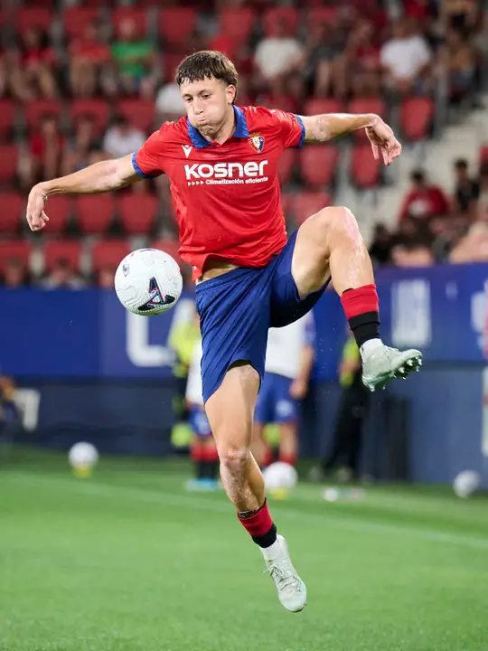 Osasuna se enfrenta al Al-Ain en el Sadar durante la pre temporada 2026-2027. PABLO LASAOSA