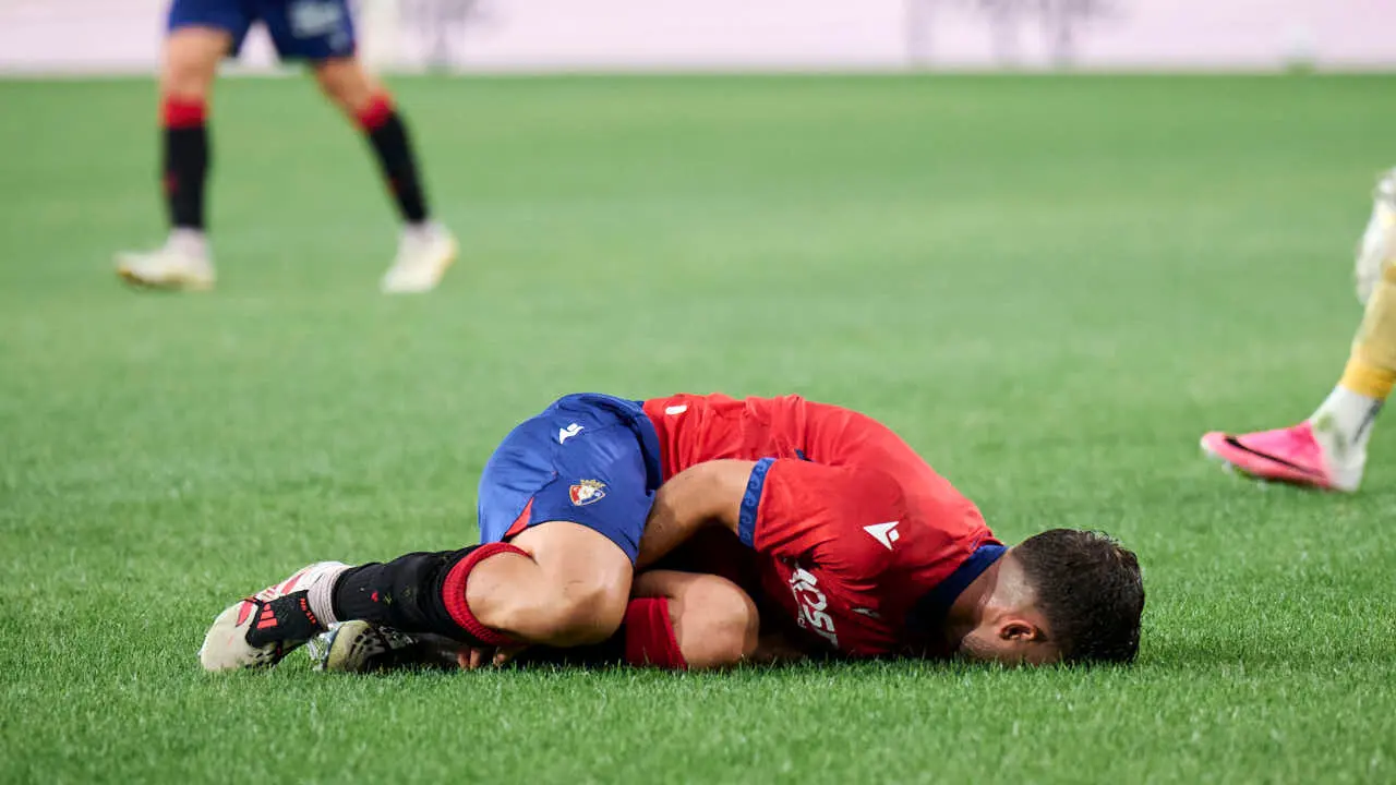 Osasuna se enfrenta al Al-Ain en el Sadar durante la pre temporada 2026-2027. PABLO LASAOSA