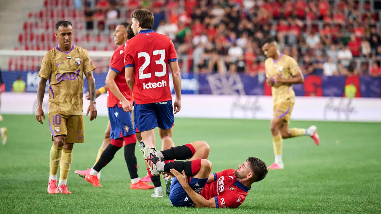 Osasuna se enfrenta al Al-Ain en el Sadar durante la pre temporada 2026-2027. PABLO LASAOSA