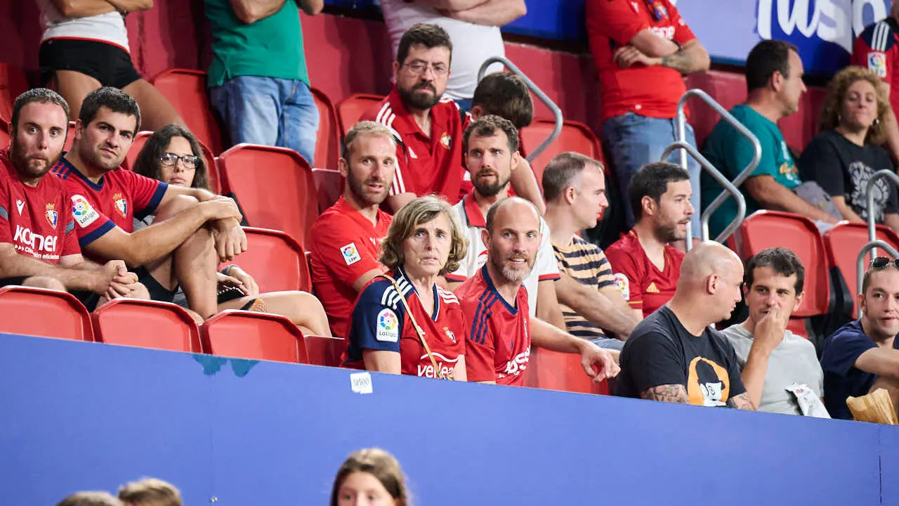 Osasuna se enfrenta al Al-Ain en el Sadar durante la pre temporada 2026-2027. PABLO LASAOSA