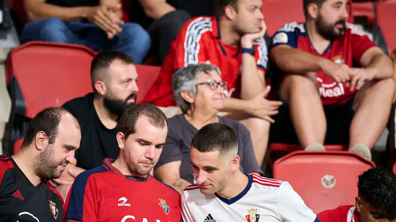 Osasuna se enfrenta al Al-Ain en el Sadar durante la pre temporada 2026-2027. PABLO LASAOSA