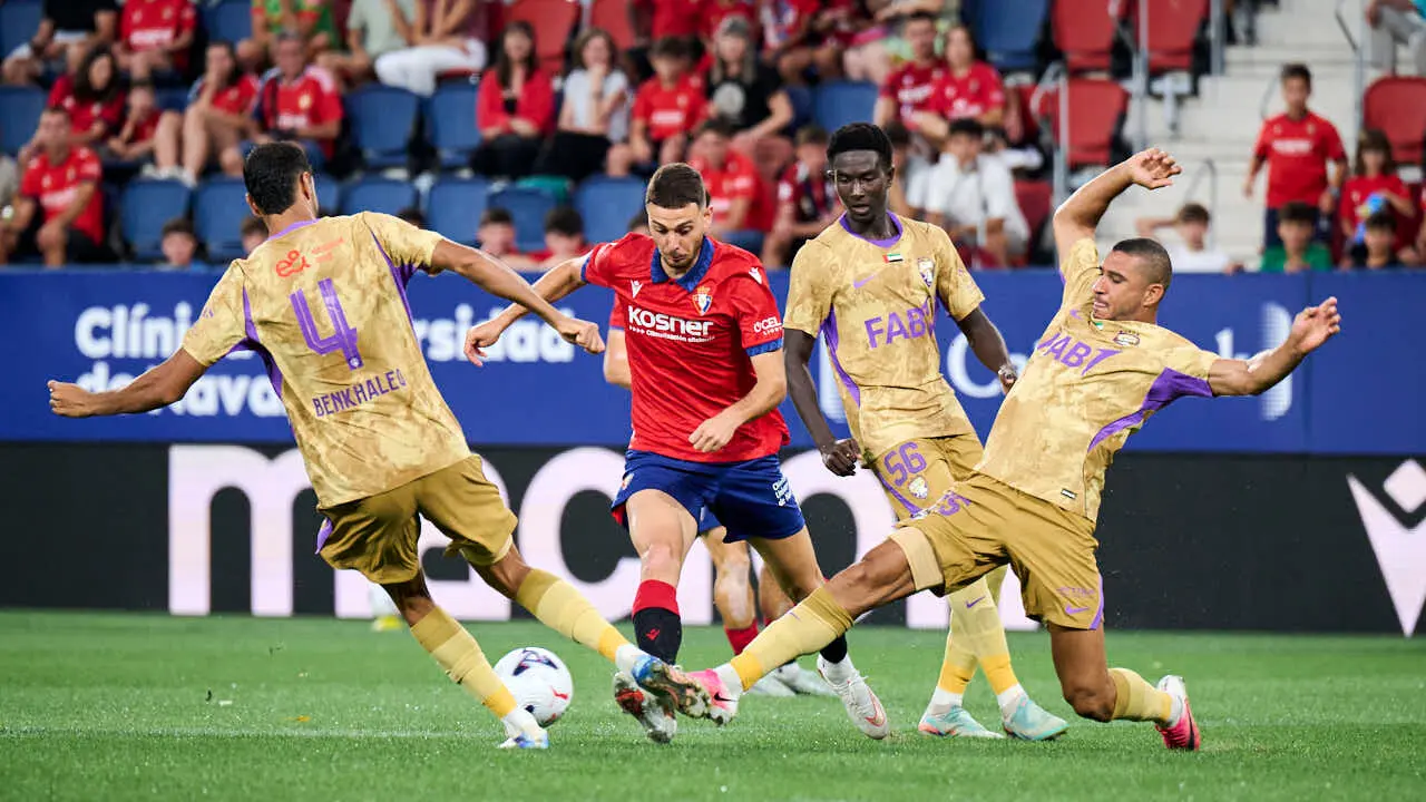 Osasuna se enfrenta al Al-Ain en el Sadar durante la pre temporada 2026-2027. PABLO LASAOSA