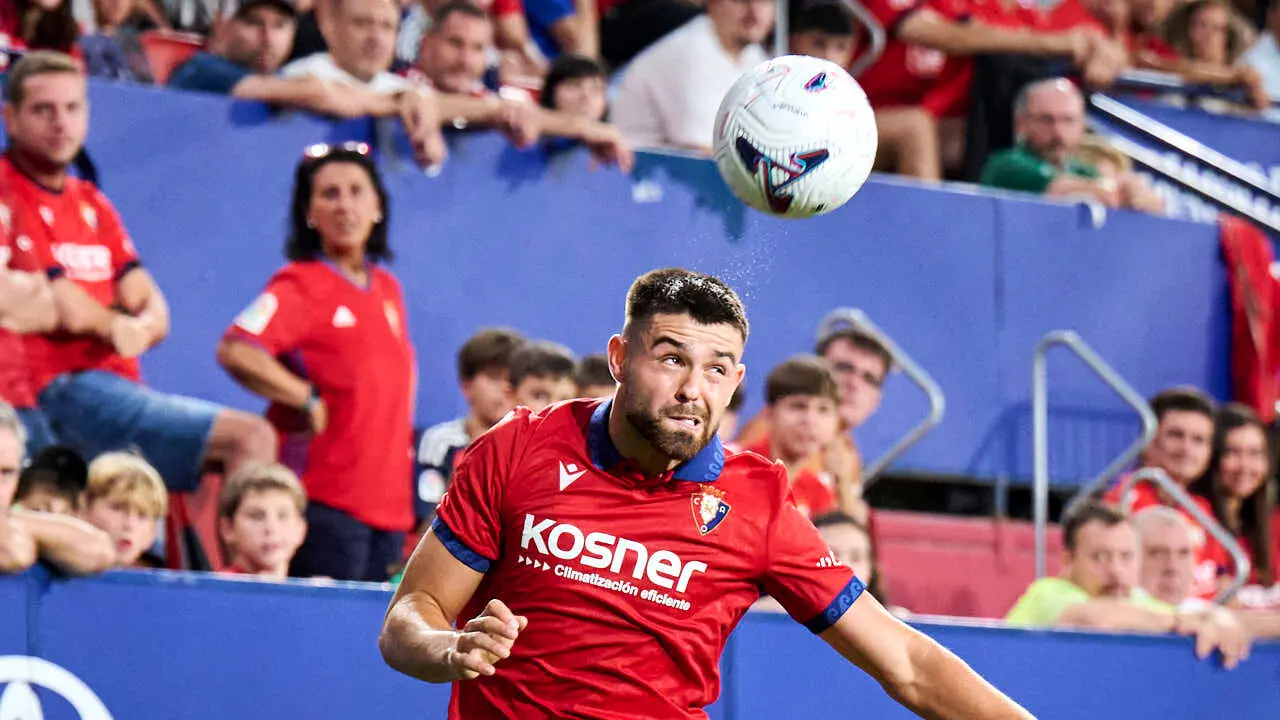 Osasuna se enfrenta al Al-Ain en el Sadar durante la pre temporada 2026-2027. PABLO LASAOSA