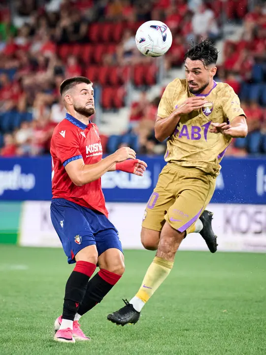 Osasuna se enfrenta al Al-Ain en el Sadar durante la pre temporada 2026-2027. PABLO LASAOSA