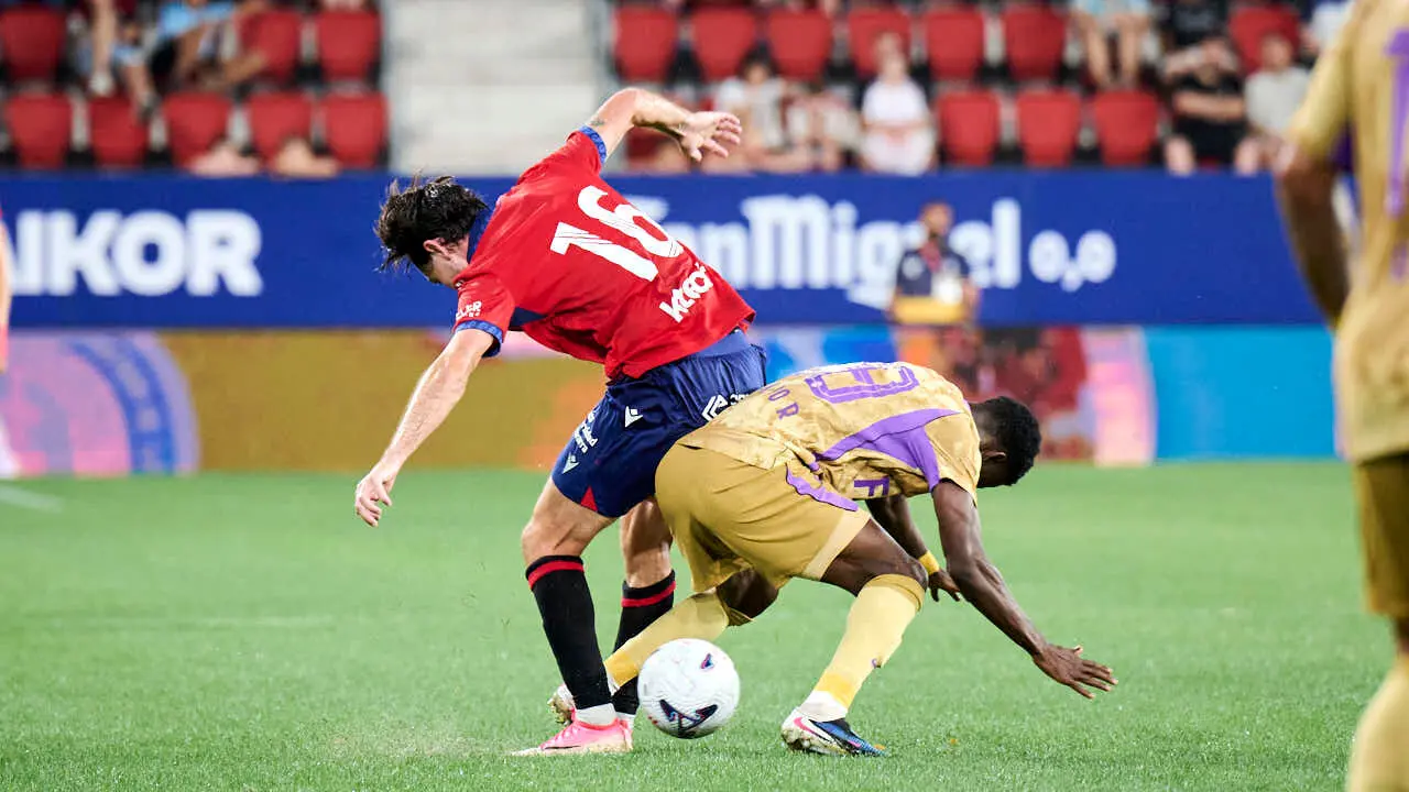 Osasuna se enfrenta al Al-Ain en el Sadar durante la pre temporada 2026-2027. PABLO LASAOSA