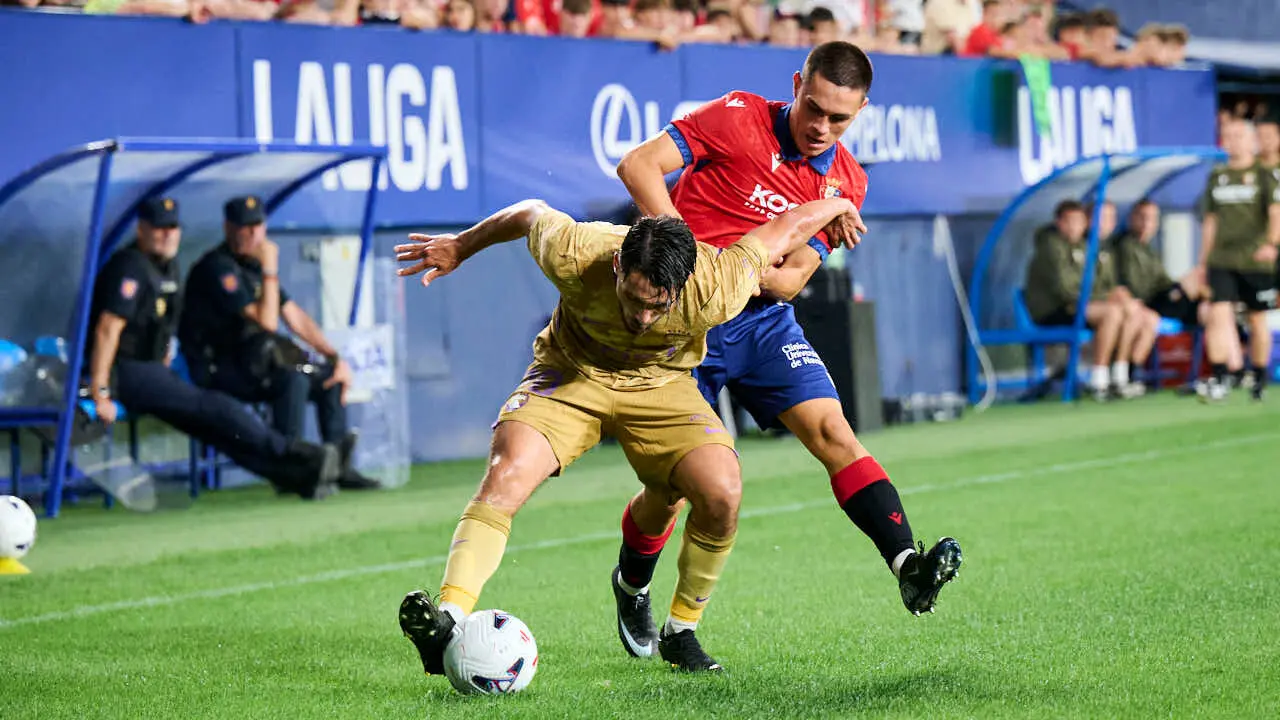 Osasuna se enfrenta al Al-Ain en el Sadar durante la pre temporada 2026-2027. PABLO LASAOSA