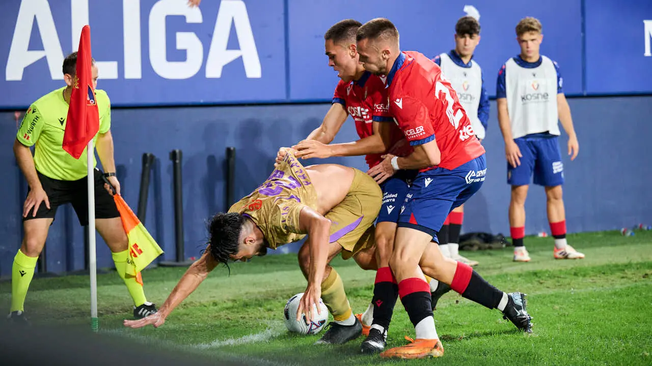 Osasuna se enfrenta al Al-Ain en el Sadar durante la pre temporada 2026-2027. PABLO LASAOSA