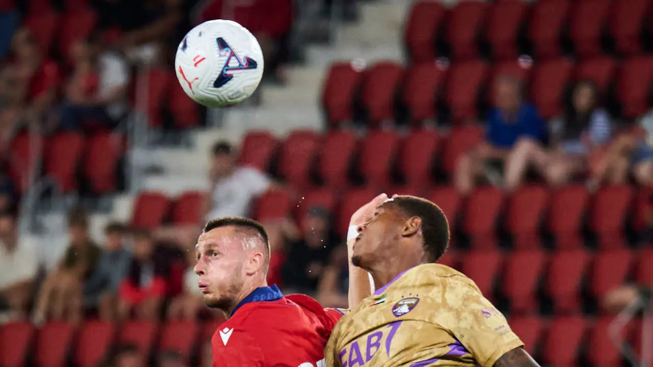 Osasuna se enfrenta al Al-Ain en el Sadar durante la pre temporada 2026-2027. PABLO LASAOSA