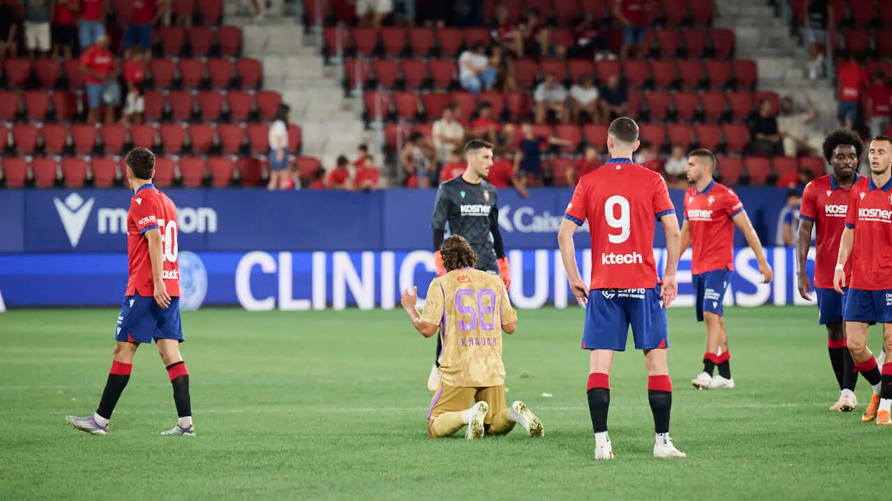 Osasuna se enfrenta al Al-Ain en el Sadar durante la pre temporada 2026-2027. PABLO LASAOSA